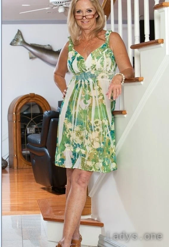 annabelle brady peeing