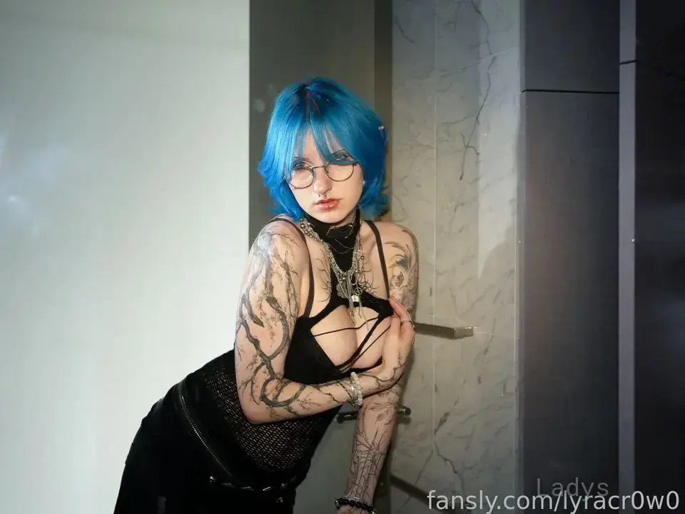 Beautiful nude girl lyracr0w0 xxx